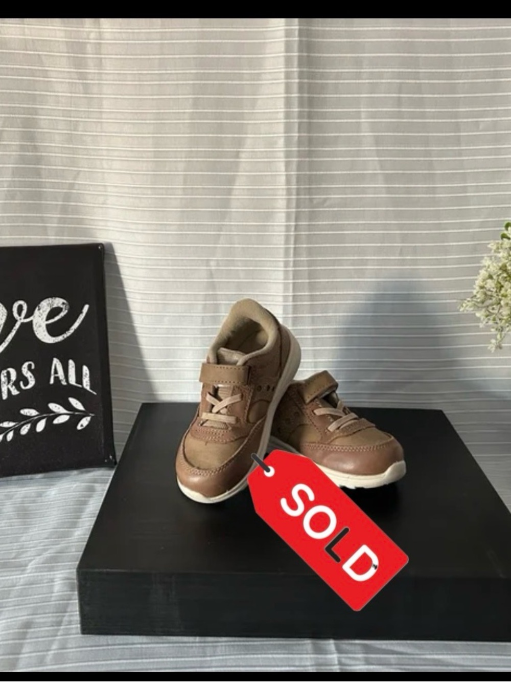 SOLD Saucony Toddler Boys Sneakers Shoes Light brown/tan Size 7XW US, 6 UK